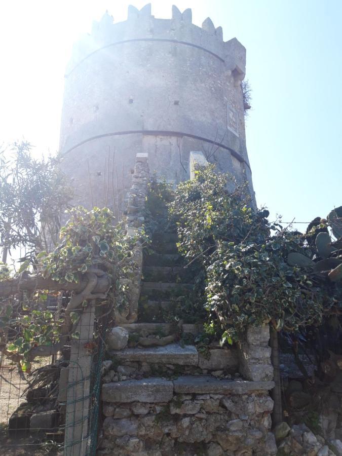 B&B Torre Del Lago 2 Foce Varano Bagian luar foto