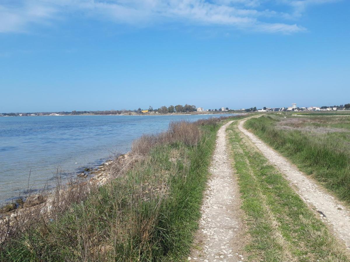 B&B Torre Del Lago 2 Foce Varano Bagian luar foto