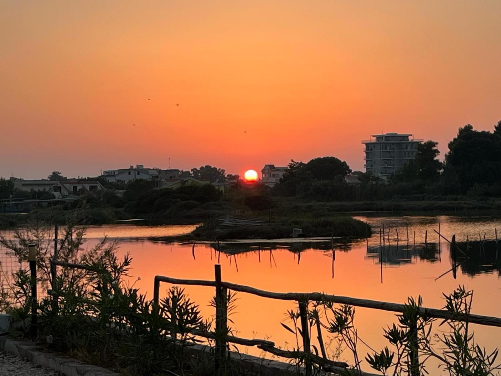 B&B Torre Del Lago 2 Foce Varano Bagian luar foto