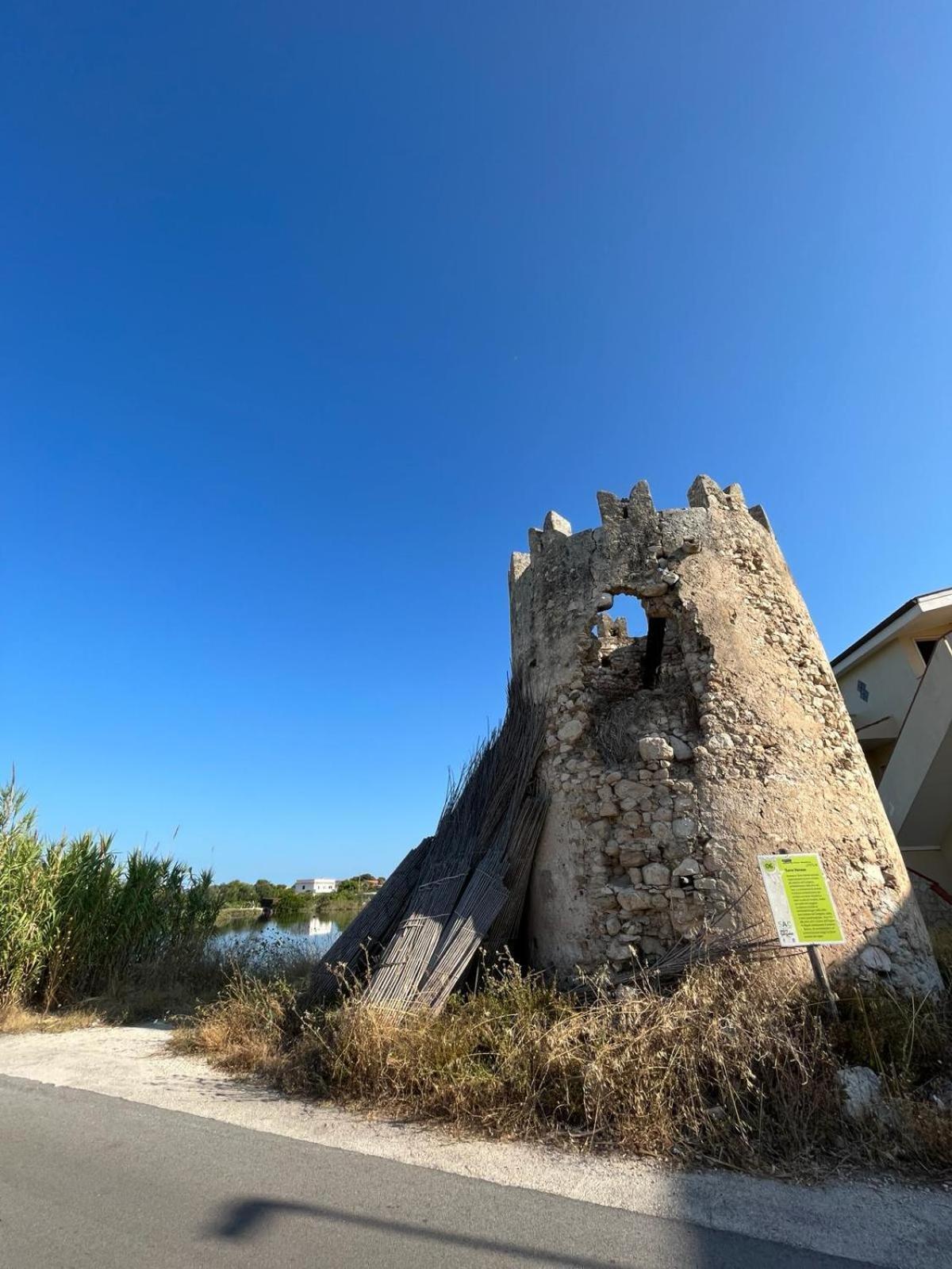 B&B Torre Del Lago 2 Foce Varano Bagian luar foto